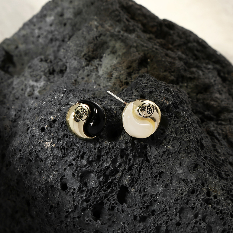 Unique Tai Chi Stud Earring