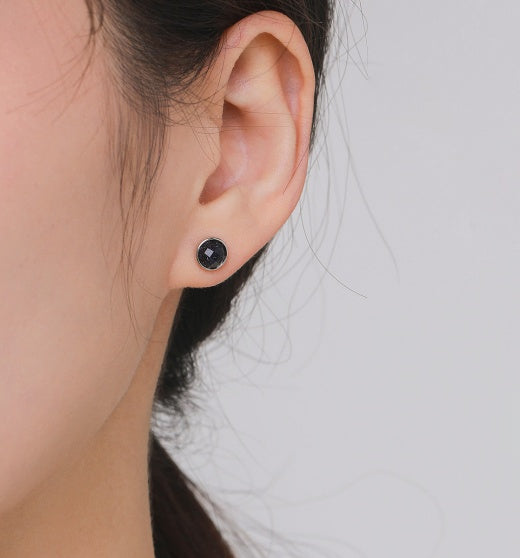 Minimalistic Japanese-Korean Style Versatile Obsidian Earring