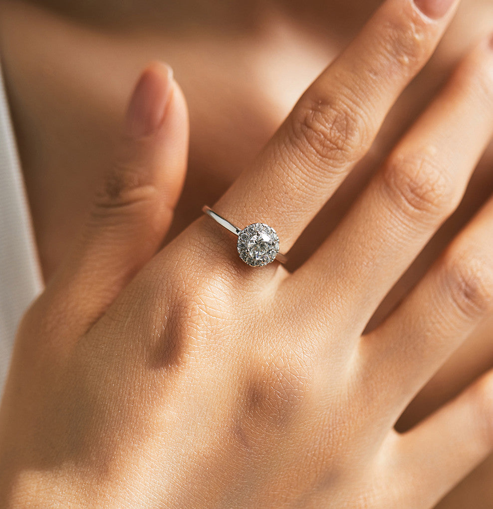 Moissanite Shiny Elegant Solitaire Ring