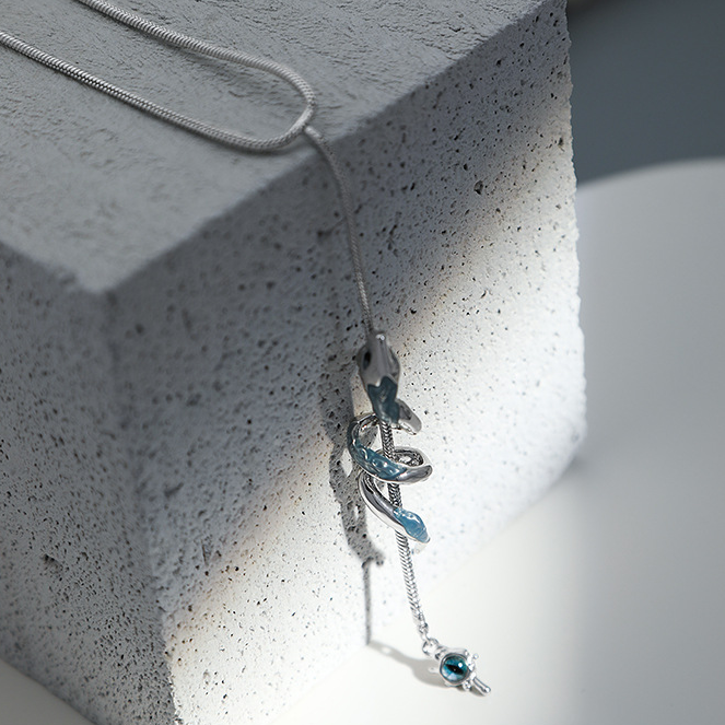 Unisex Elegant Designer Blue Snake Twining Necklace
