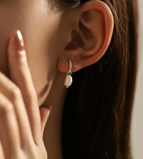 Mild Lux High-end Feeling Baroque Pearl Ear Cuff