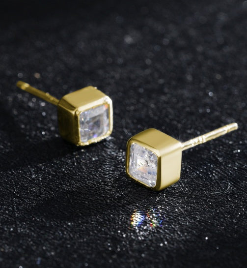 Square High-Quality CZ Mild Luxe Fashion Ear Studs