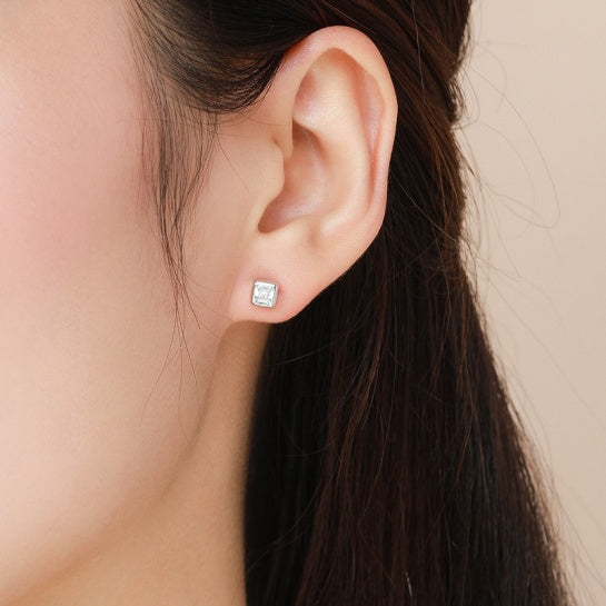 Square High-Quality CZ Mild Luxe Fashion Ear Studs