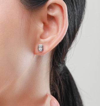 Retro European-style Entry Luxe Simulated Diamond Ear studs