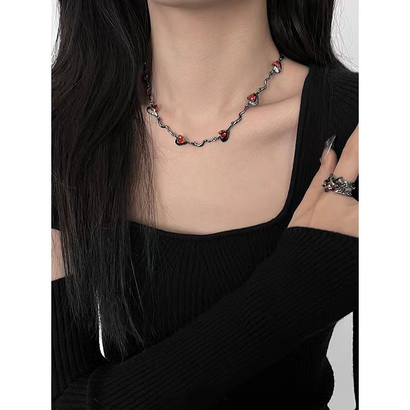 Chic Heart Dark Clavicle Chain Necklace