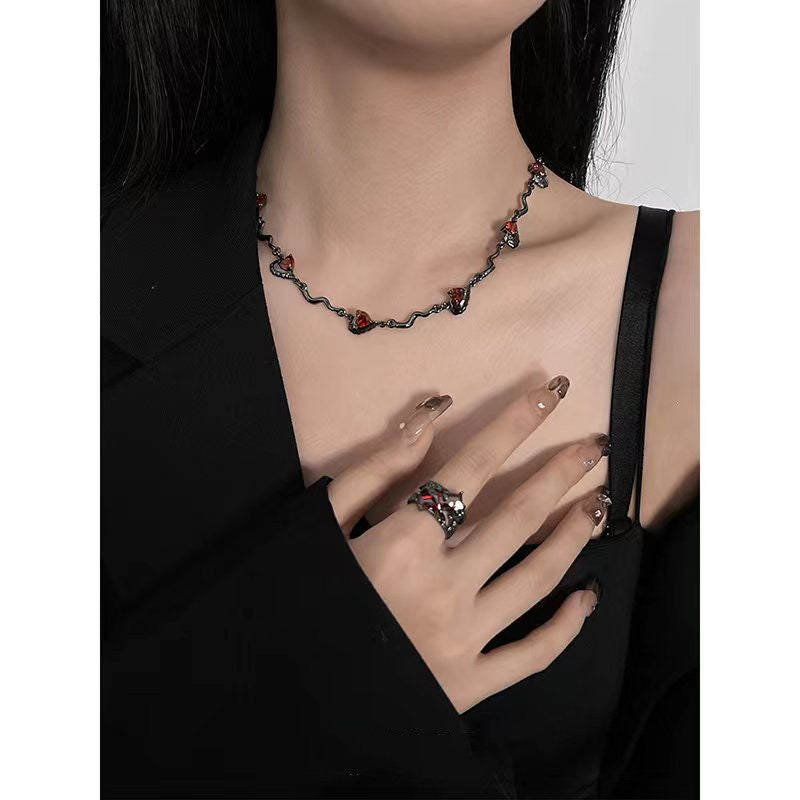 Chic Heart Dark Clavicle Chain Necklace