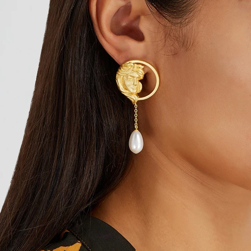 18K Charming Gold Retro Portrait and Pearl Drop Earring