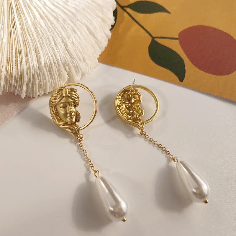 18K Charming Gold Retro Portrait and Pearl Drop Earring