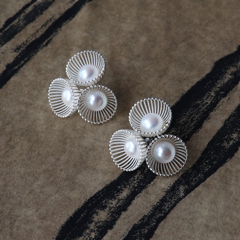 Exquisite Silver FLower and Pearl Stud Earring